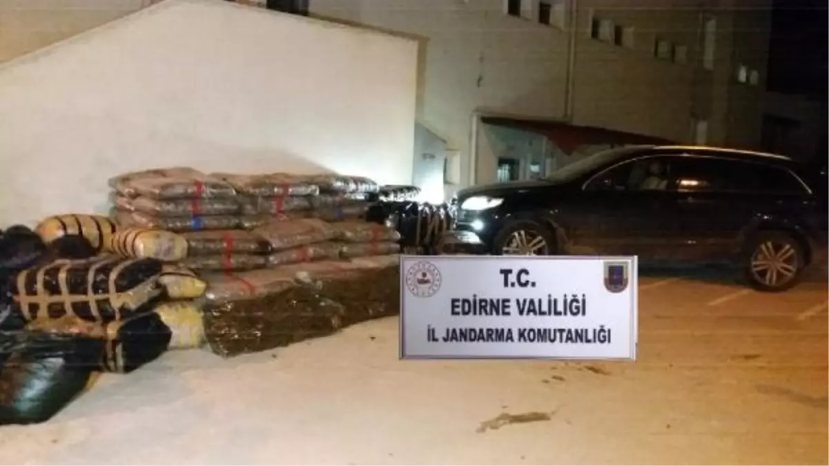 Edirne\'de 1,3 Ton \'Skunk\', 2,4 Ton Kaçak Benzin Ele Geçirildi