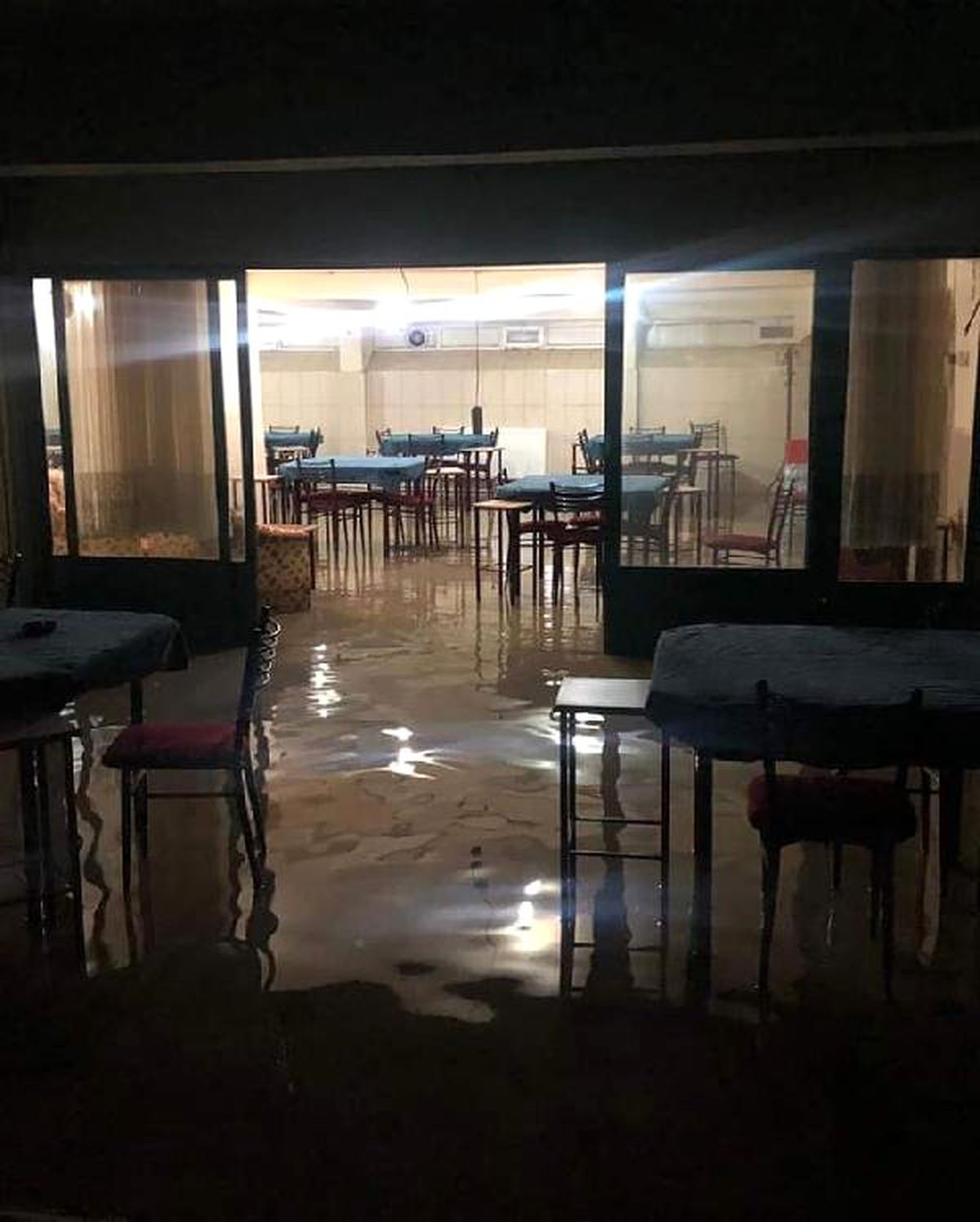 Elazığ\'da Aşırı Yağışla Ev ve İş Yerlerini Su Bastı