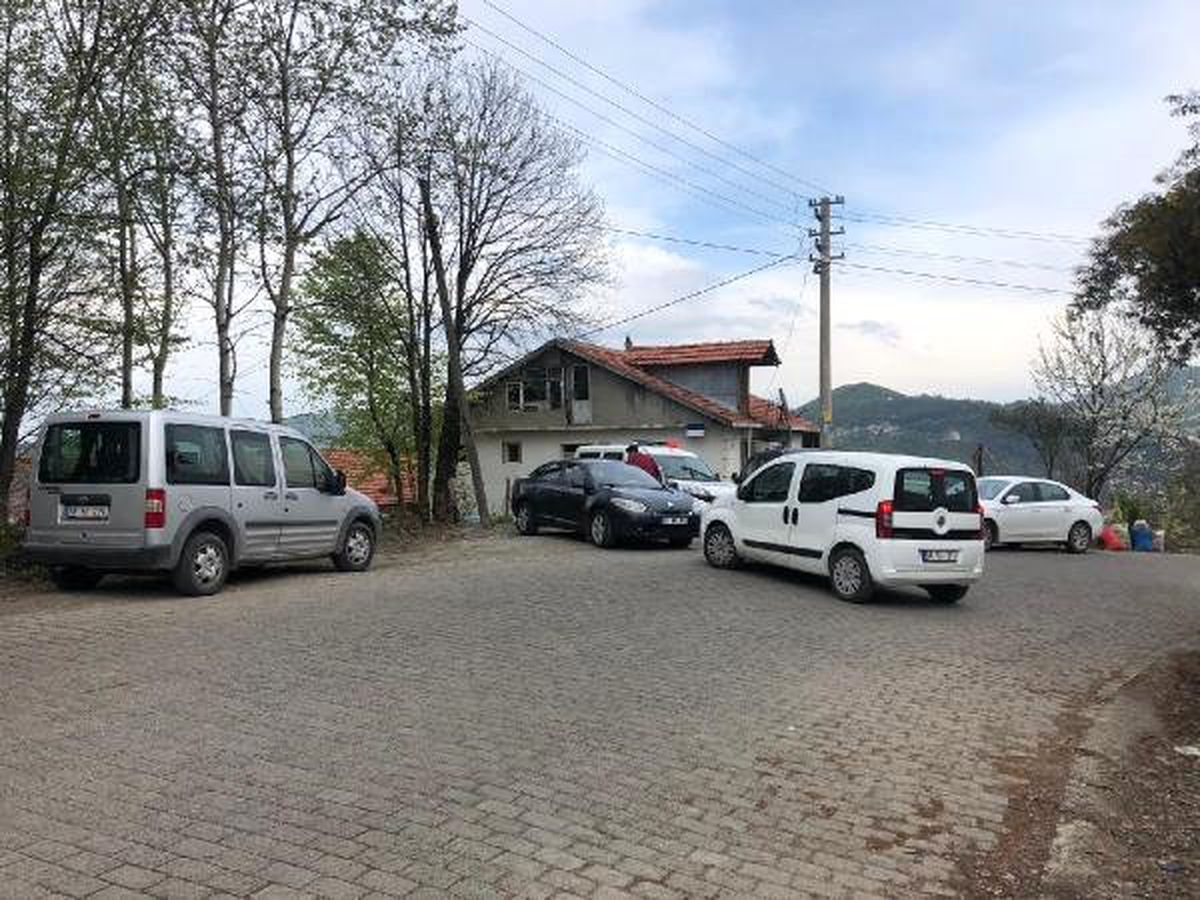 Evinin Ardiyesinde Silahla Vurulmuş Halde Bulundu