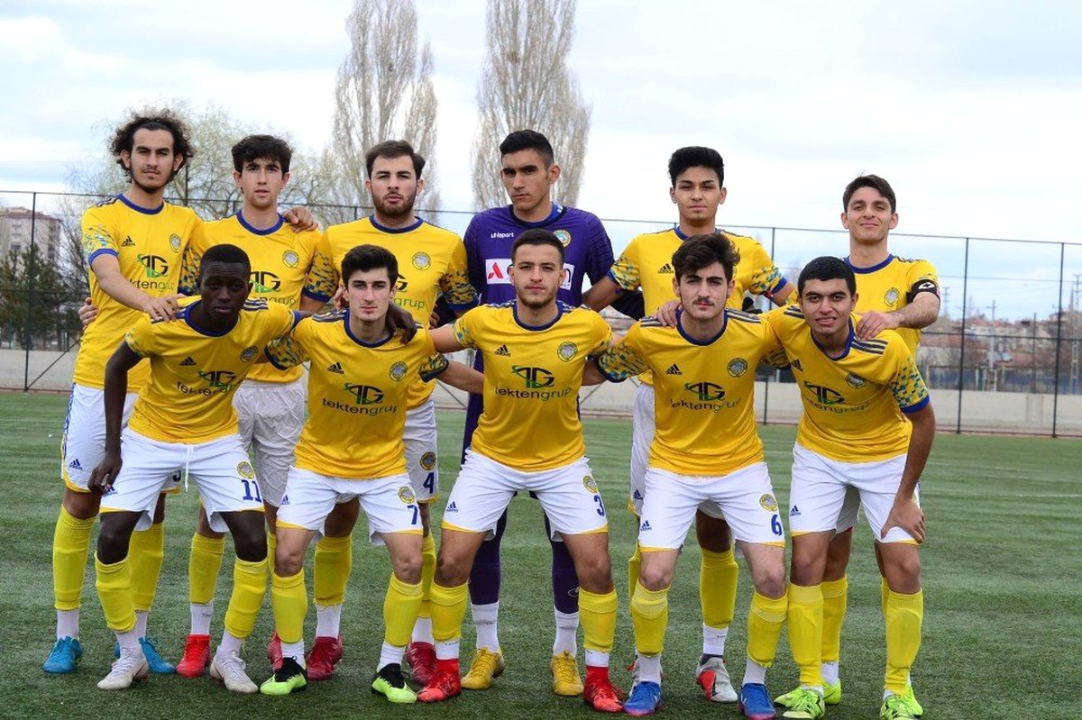 Kayseri U-19 Futbol Ligi\'nde Şampiyon Olan Takımlar Belli Oldu