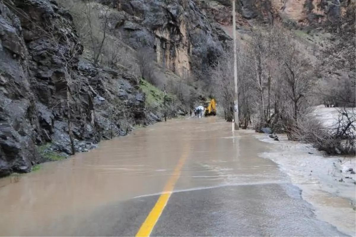 Munzur Çayı Taştı, Ovacık Yolu Göle Döndü