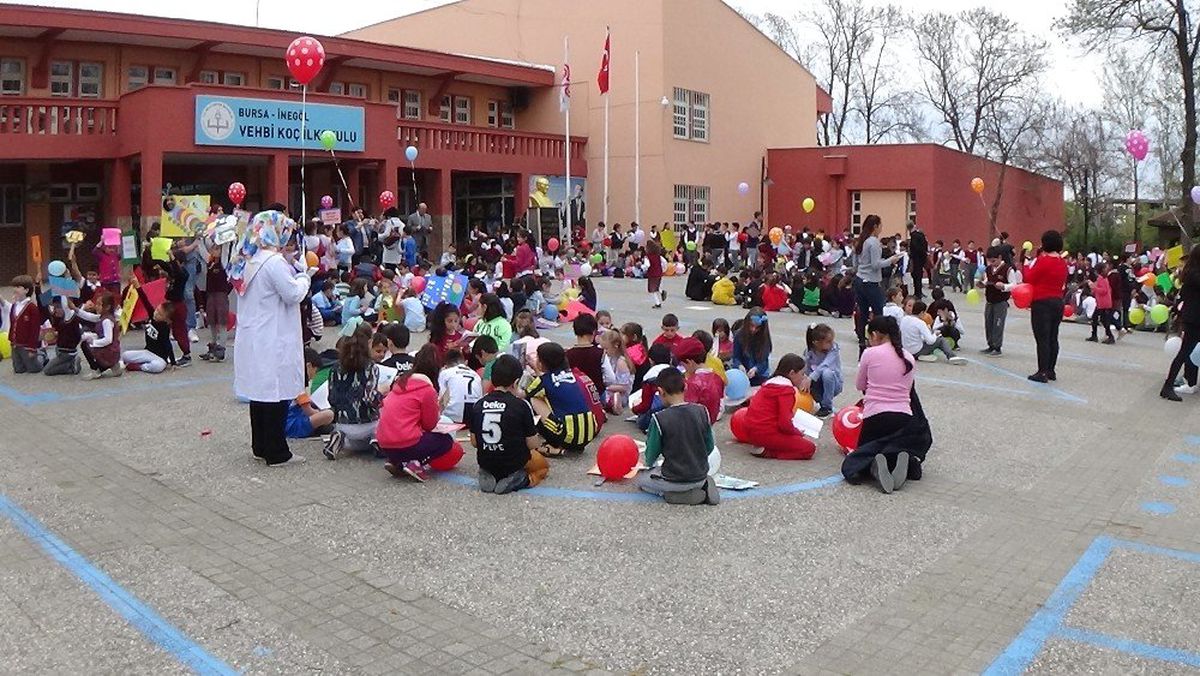 "Okulda Kurt Var" İhbarı Polisi Harekete Geçirdi...gerçek Kısa Sürede Ortaya Çıktı
