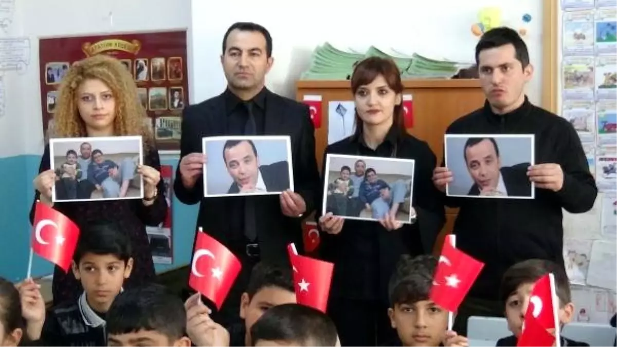 Öldürülen Öğretmen İçin Okula, Siyah Giyip Geldiler