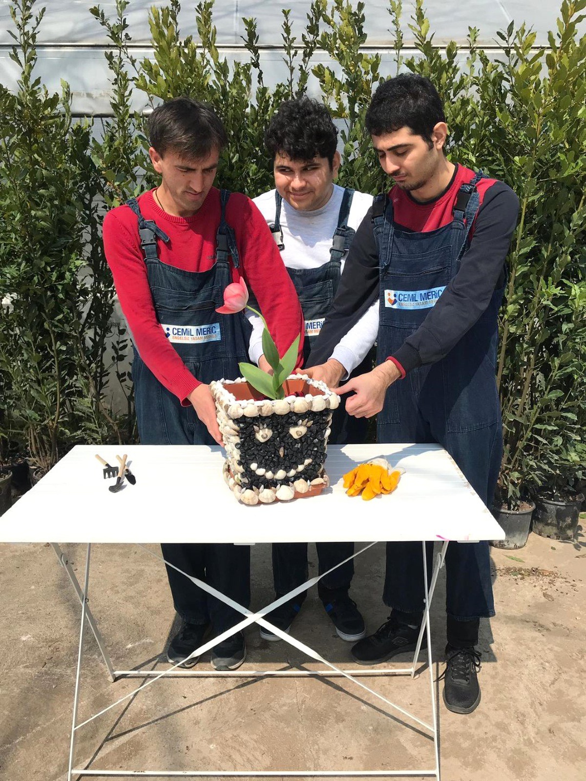 Özel Öğrenciler Lale Yetiştirip, Festivalde Yarıştı