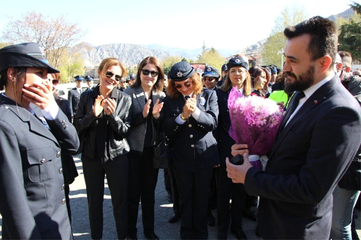 Polis Haftası Etkinliklerinde Sürpriz Evlenme Teklifi