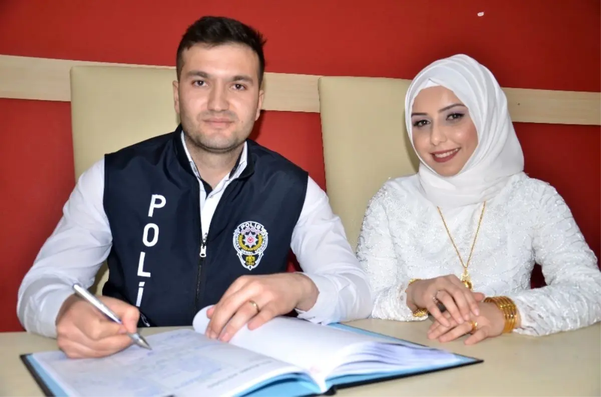 Polis Memuru ile Öğretmen Eşi, Polis Günü\'nde "Evet" Dedi