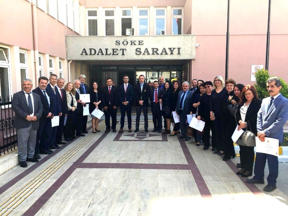 Söke Adliyesi\'nde Mesleklerinde 25 Yılını Dolduranlar Onurlandırıldı