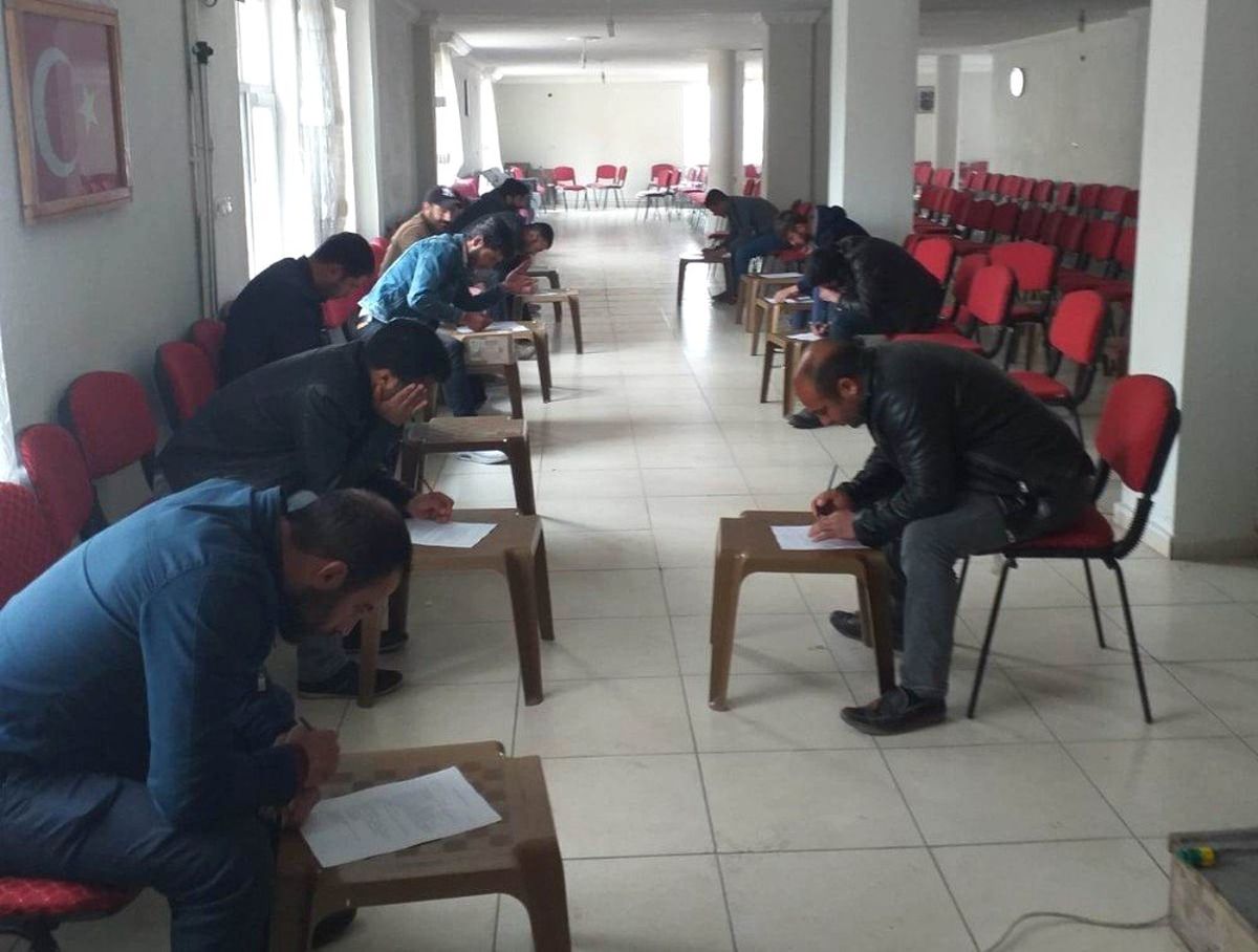 Tatvan\'daki Çiftçilere "Basınçlı Sulama Sistemleri" Eğitimi