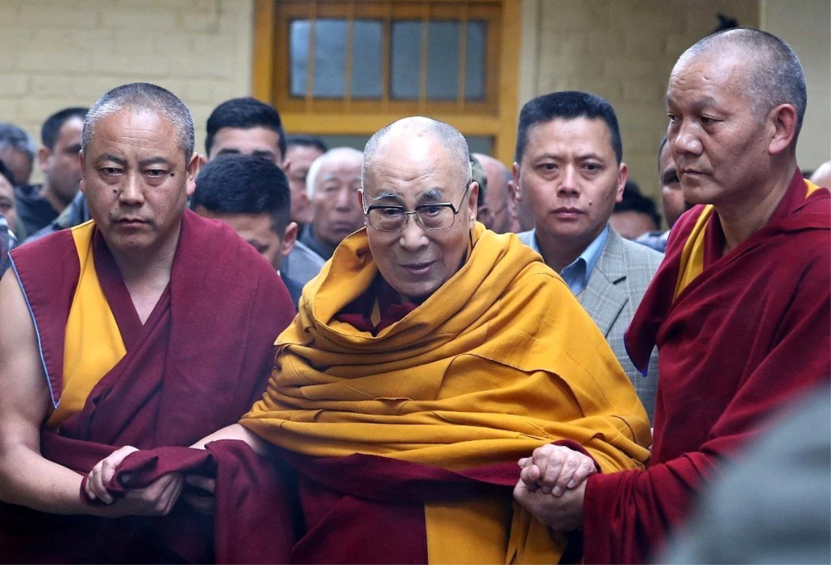 Tibet Ruhani Lideri Dalai Lama Hastaneye Kaldırıldı