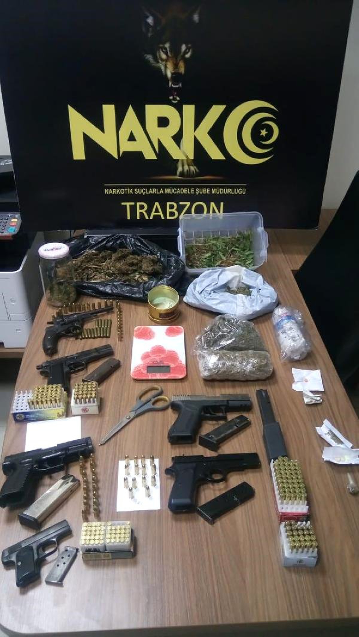 Trabzon\'da Uyuşturucu Ticaretine 13 Gözaltı