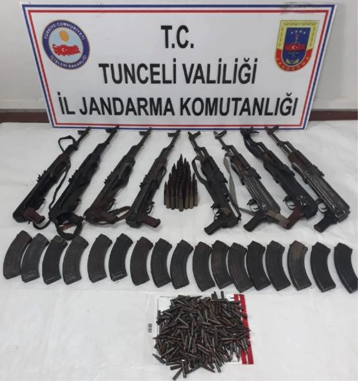 Tunceli\'de PKK\'lı Teröristlerin Sığınağında 125 Kilo Patlayıcı Ele Geçirildi