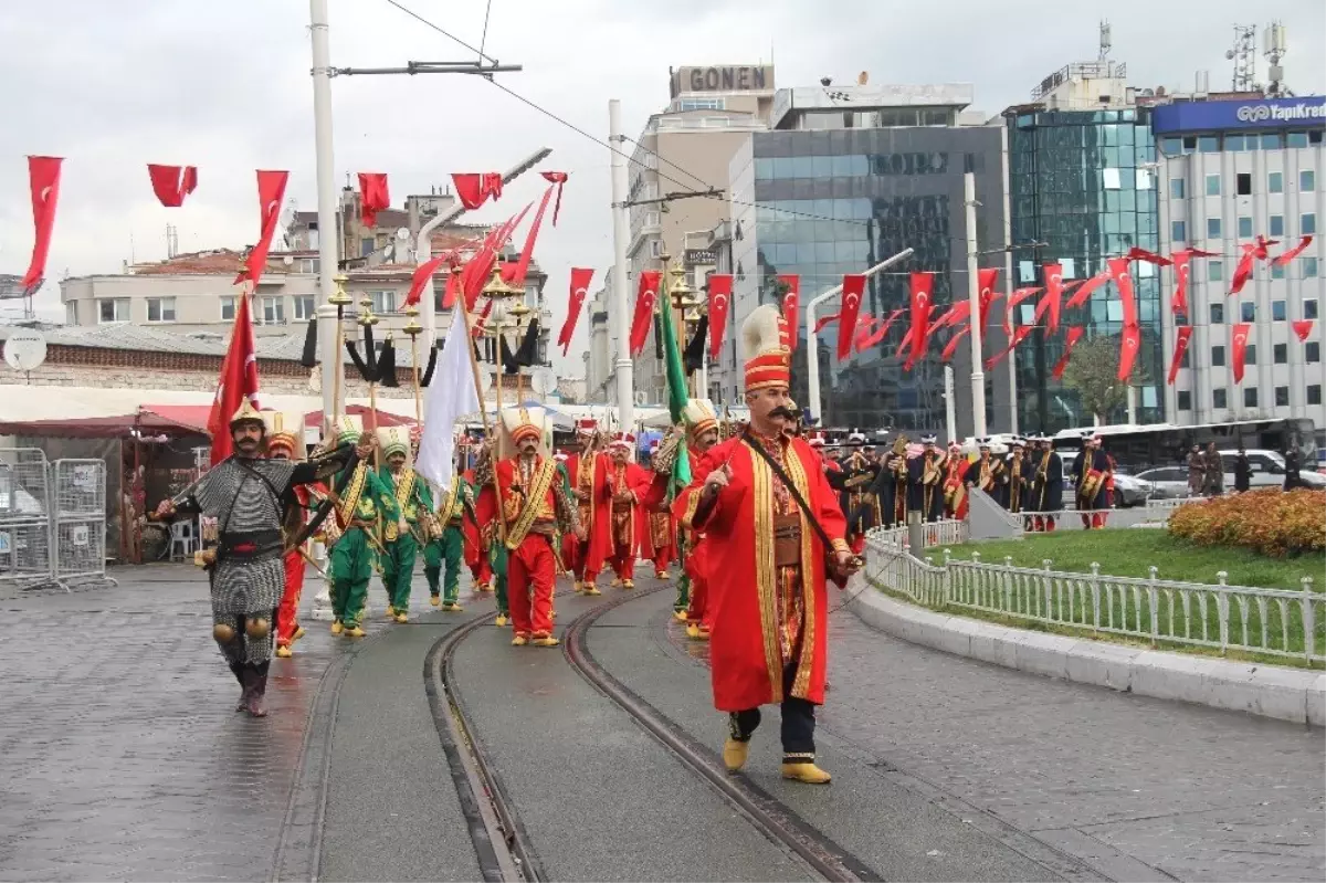 Türk Polis Teşkilatı\'nın 174\'üncü Yıl Dönümü Taksim\'de Marşlarla Kutlandı