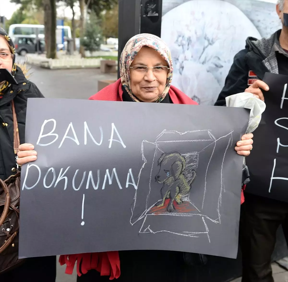 Uşak\'ta Hayvanseverlerden Sessiz Protesto