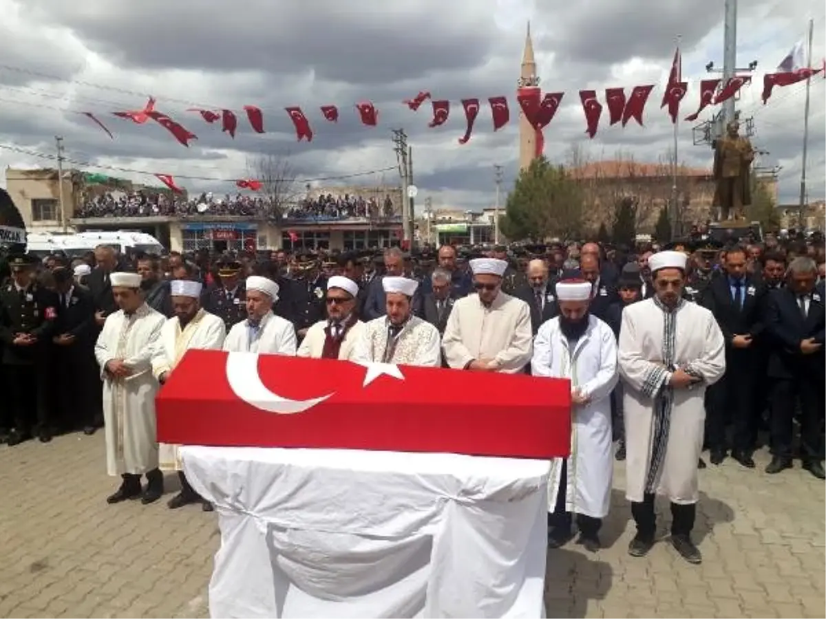 Uzman Onbaşı Halis Sayın, Niğde\'de Toprağa Verildi