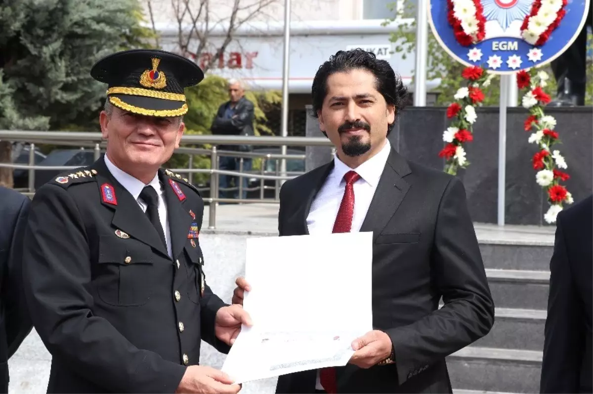 Yılın Polislerine Teşekkür ve Takdir Belgesi Verildi