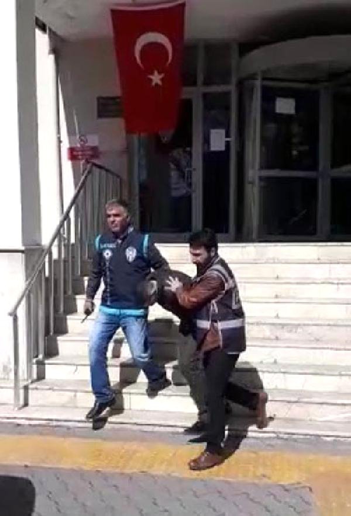 12 Yıl Hapis Cezasıyla Aranırken Sahte Kimlikle Yakalandı