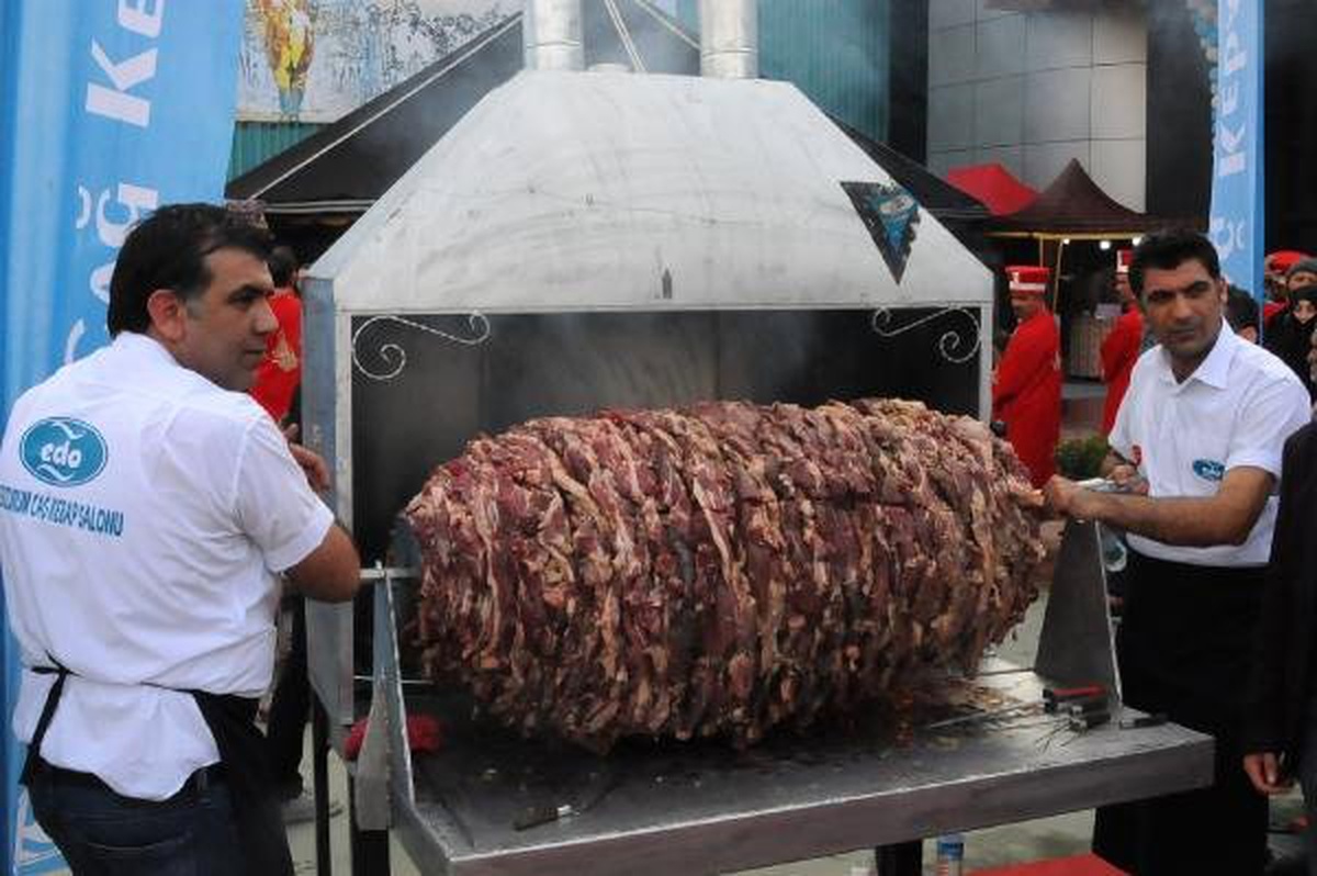 650 Kiloluk Cağ Kebabı ile Rekor Kırdılar