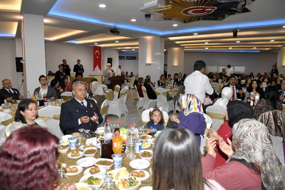 Adana\'da Şehit Aileleri ve Gaziler Onuruna Yemek