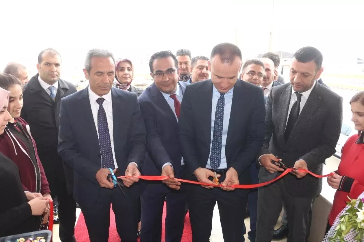 Ağrı\'da "Tübitak 4006 Bilim Fuarı" Sergisi Açıldı