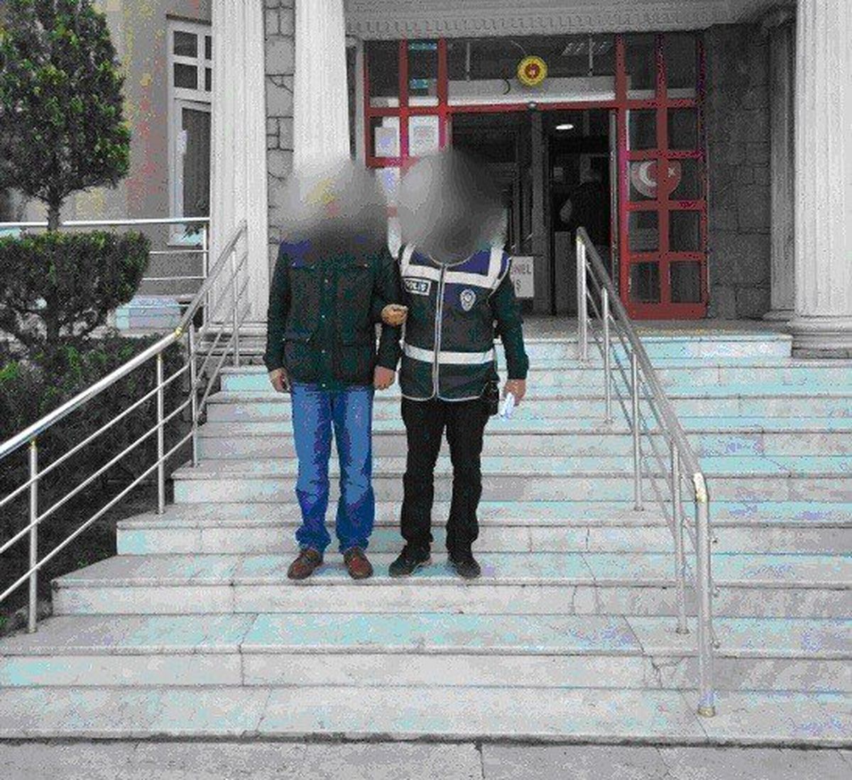 Aranan Hırsızlık Zanlısının Üzerinde Uyuşturucu Madde Ele Geçirildi