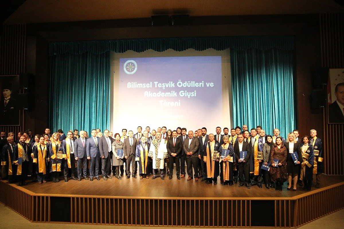 Arü\'de "Bilimsel Teşvik Ödülleri ve Akademik Giysi Töreni" Gerçekleştirildi