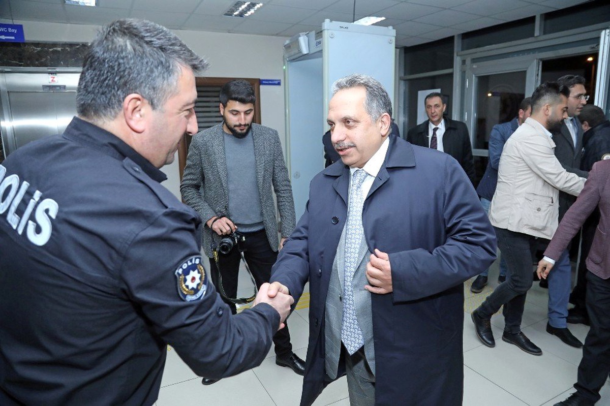 Başkan Yalçın\'dan Nöbetteki Polislere Ziyaret