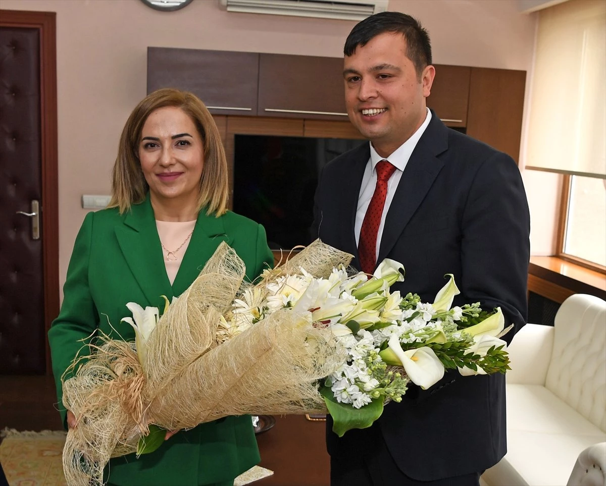 Belediye Başkanı Mehmet Çakın, Vali Funda Kocabıyık\'ı Ziyaret Etti