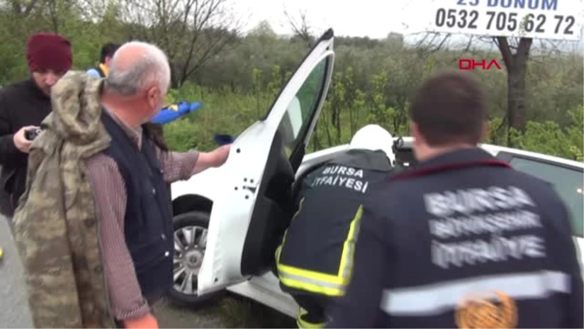 Bursa Otomobil Şarampole Düştü; Sürücü Yaralandı