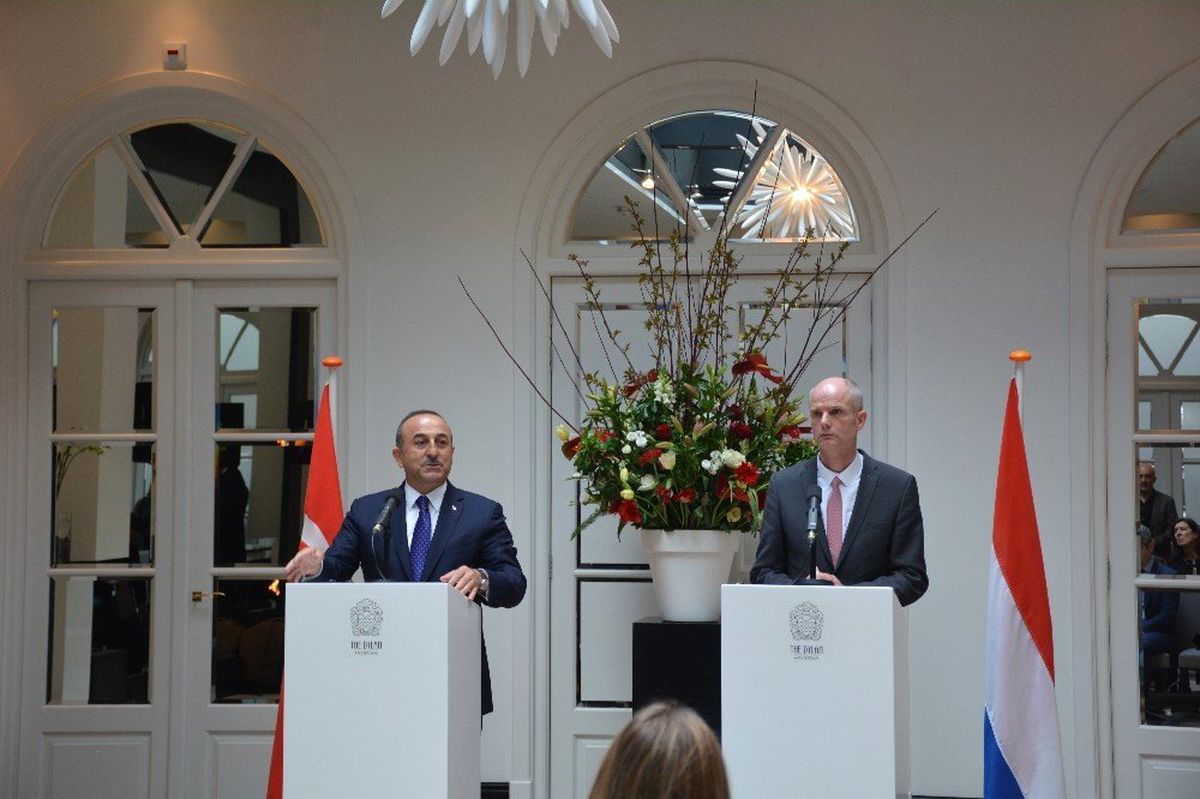 Çavuşoğlu: "Avrupa\'da Radikalleşen Bir Türk Bile Yoktur"