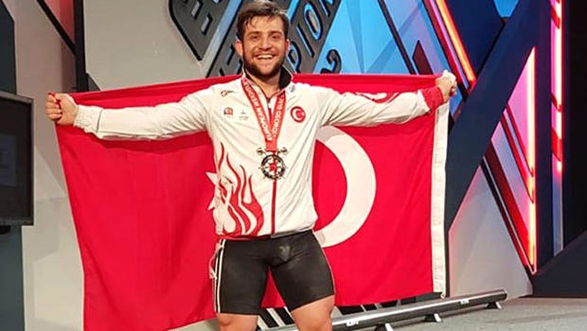 Celil Erdoğdu\'dan Gümüş Madalya