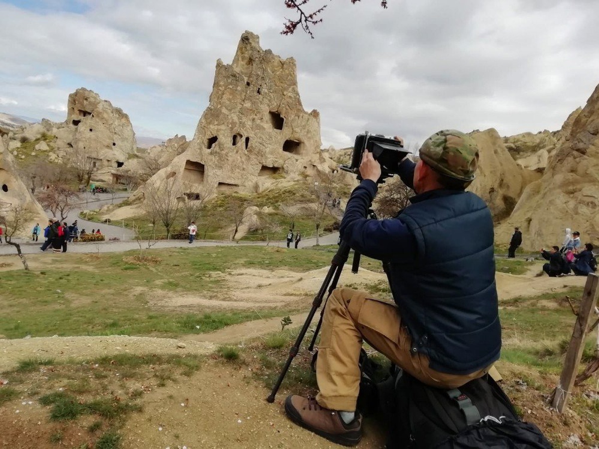 Çinli Fotoğrafçı 35 Yıldır Aynı Fotoğraf Makinesini Kullanıyor