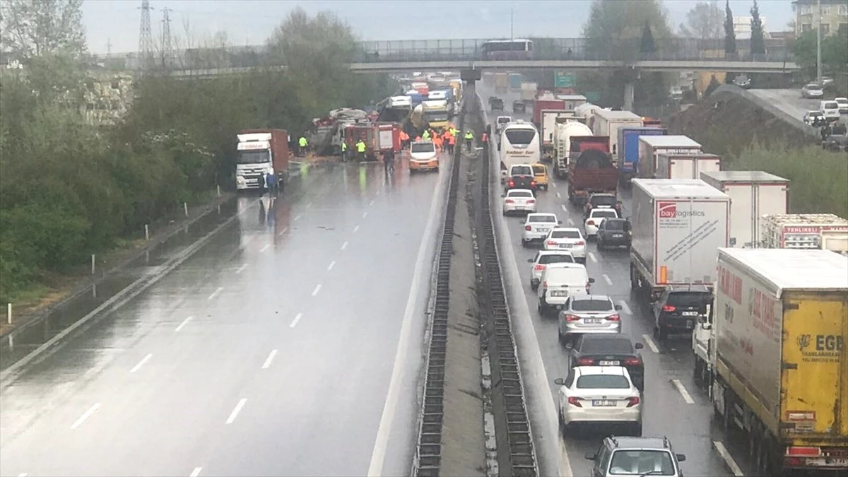 Güncelleme 2- Anadolu Otoyolu\'nda Zincirleme Trafik Kazası