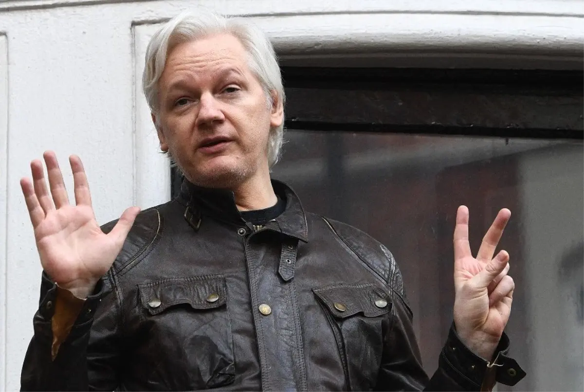 İngiltere Polisi, Wikileaks\'ın Kurucusu Julian Assange\'nin Gözaltına Alındığını Açıkladı.