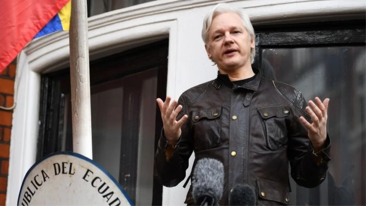 Julian Assange: İngiltere Polisi Wikileaks\'in Kurucusu Assange\'ı Gözaltına Aldı