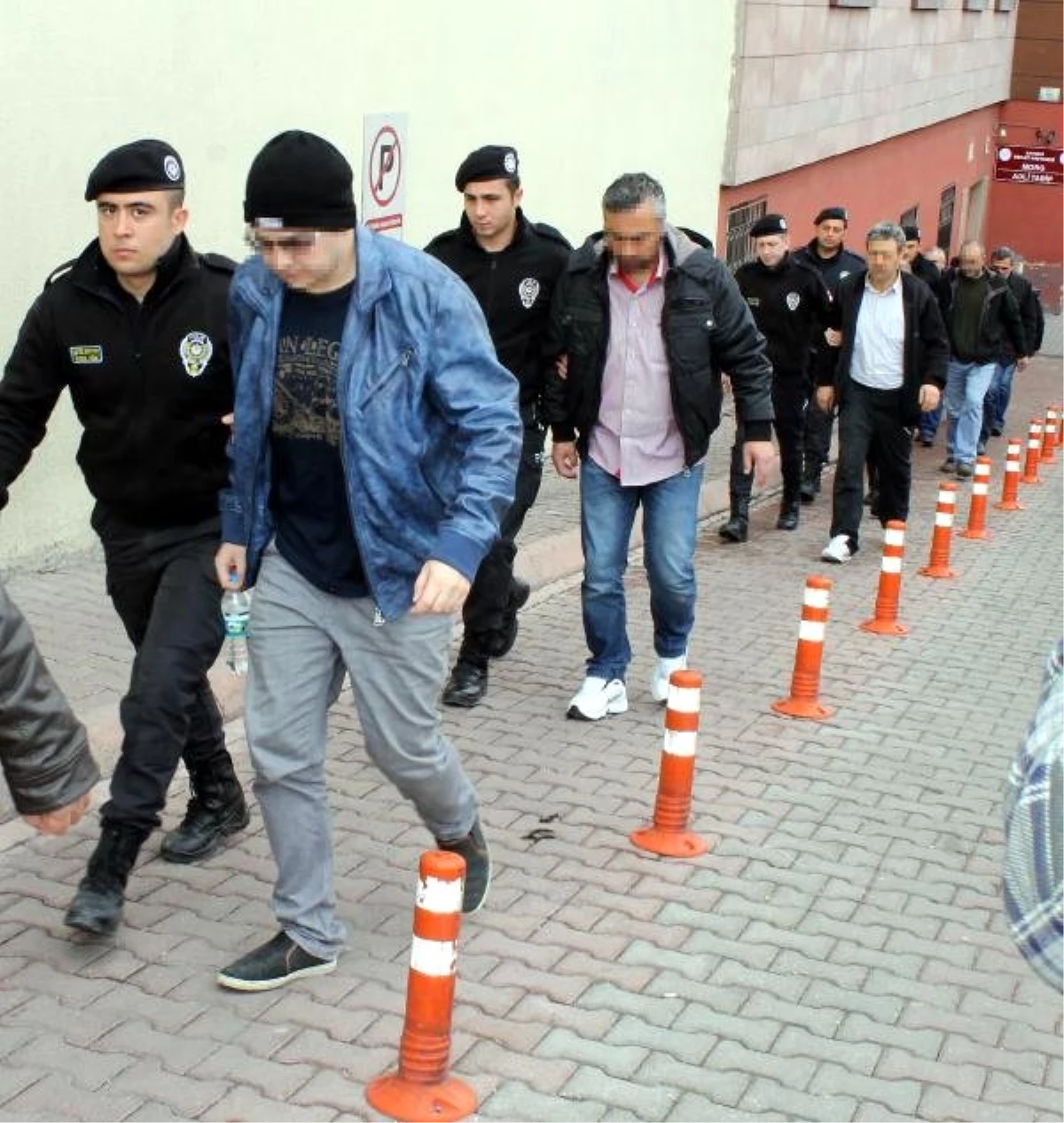 Kayseri\'de, 6 Eski Polise Fetö\'den Tutuklama