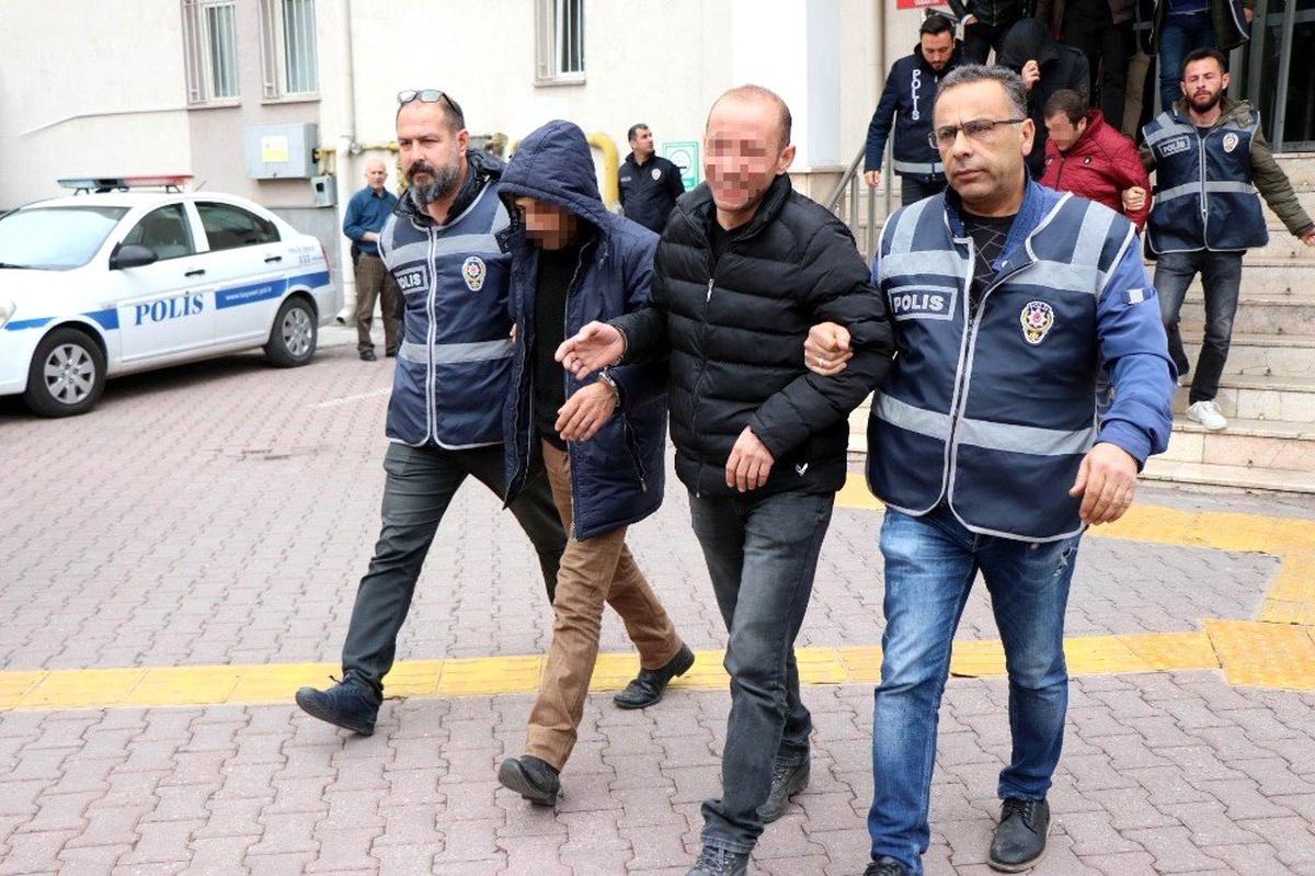 Kayseri Emniyeti\'nin Aranan Şahıslara Düzenlediği Operasyonda Gözaltına Alınan 48 Kişi Adliyede