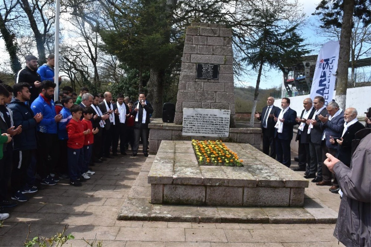 Kurtdereli Mehmet Pehlivan Mezarı Başında Anıldı