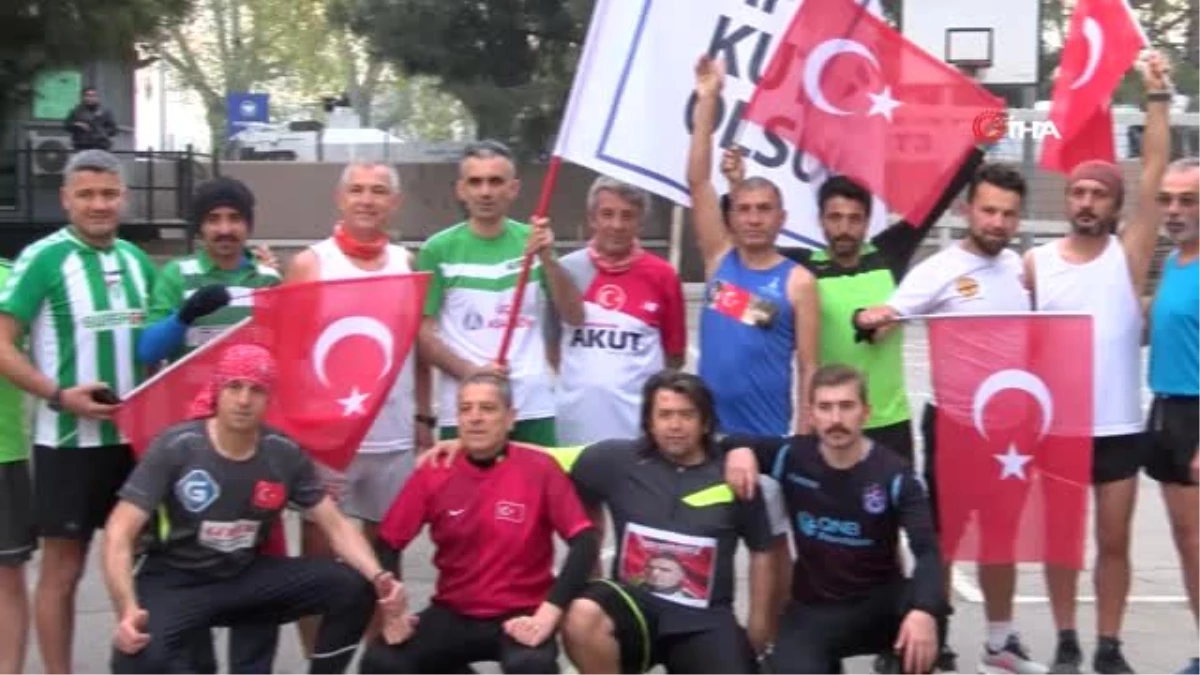 Maraton Koşucuları Polis İçin 10 Kilometre Koştu