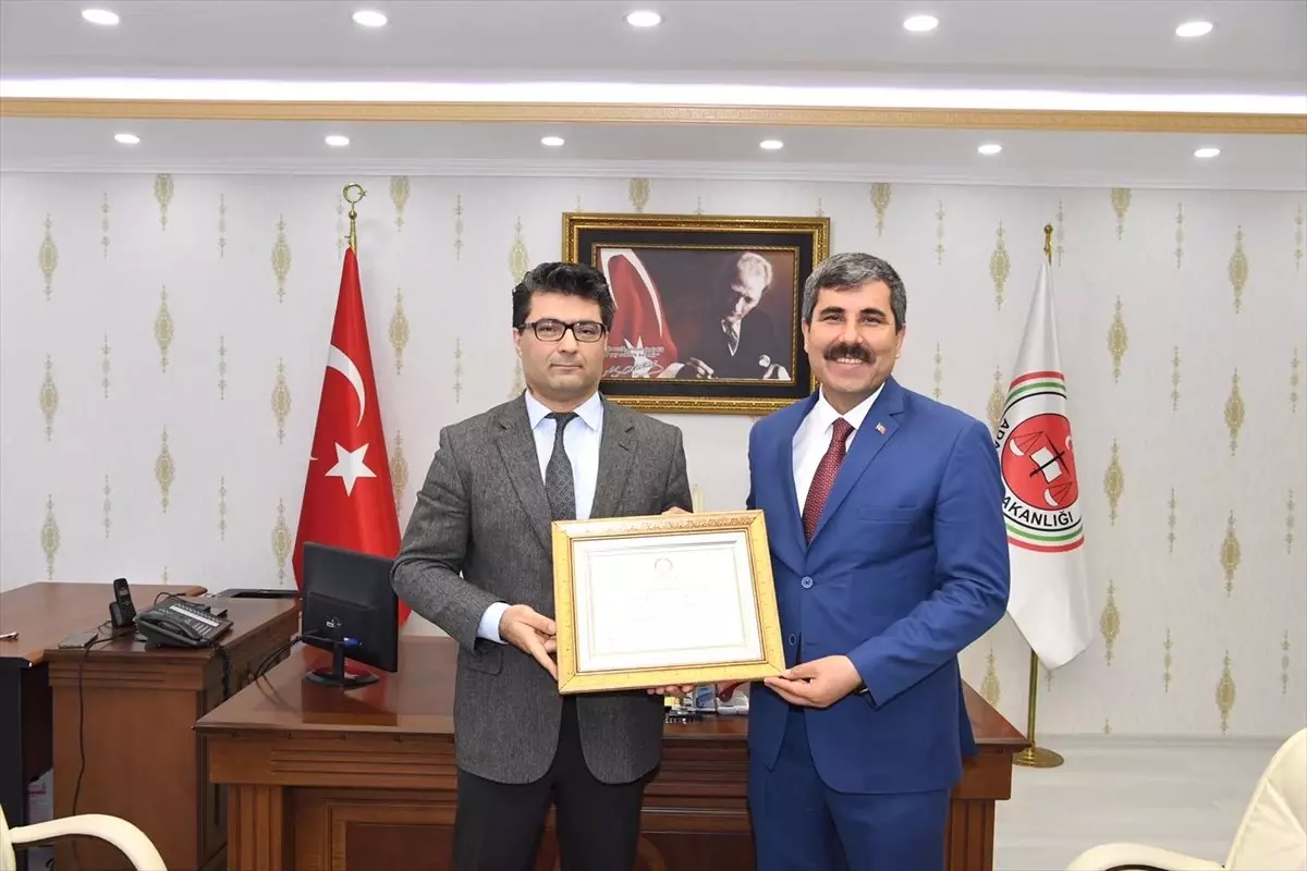 Muş Belediye Başkanı Feyat Asya, Mazbatasını Aldı