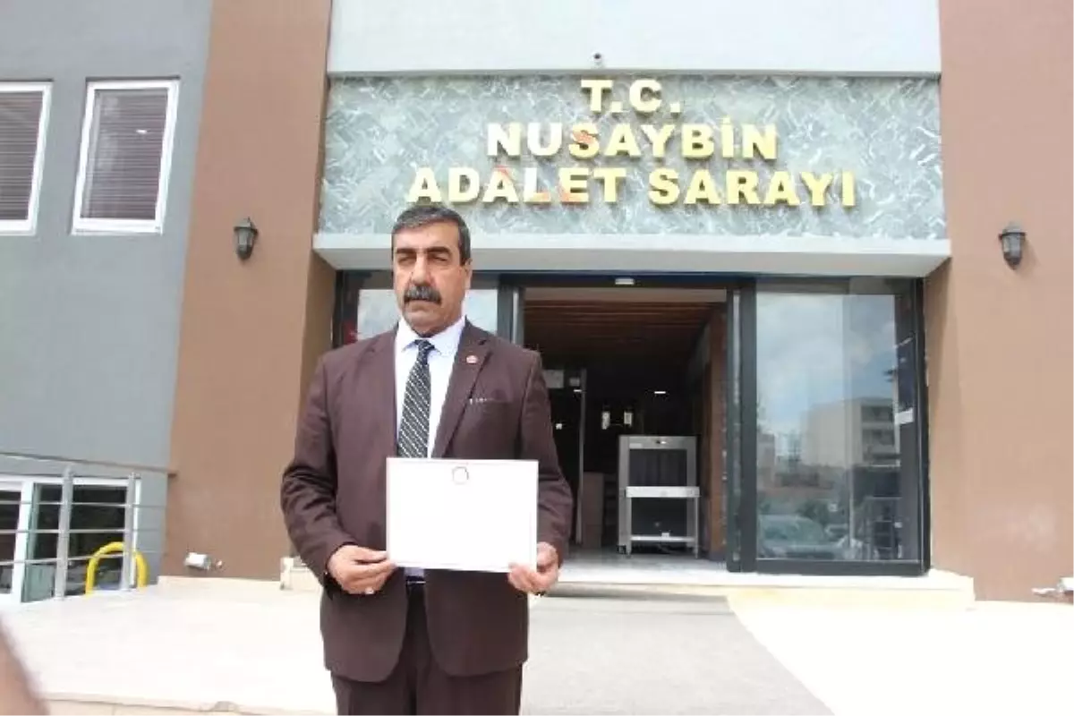 Nusaybin\'de 7\'nci Kez Seçilen Muhtar, Mazbatasını Aldı