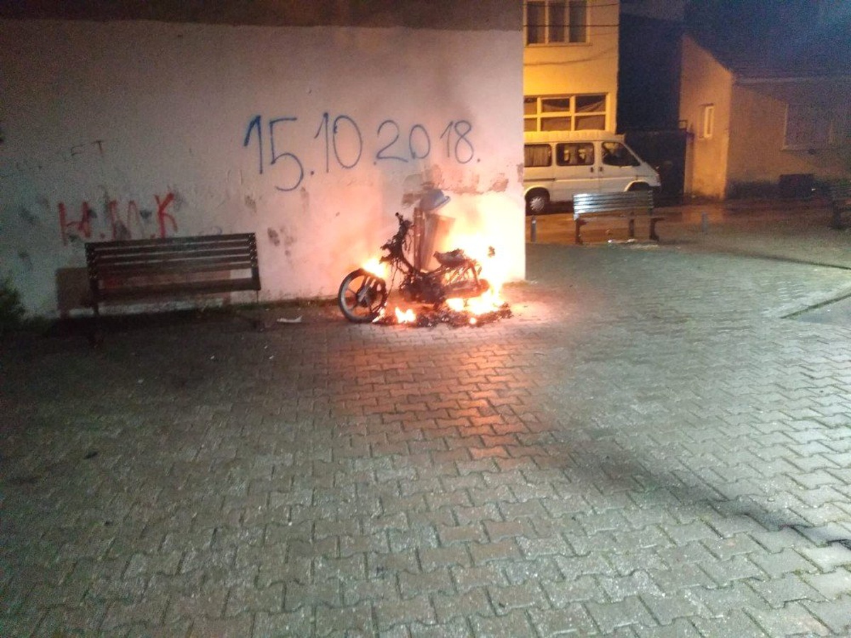 Park Halindeki Motosikleti Yaktılar