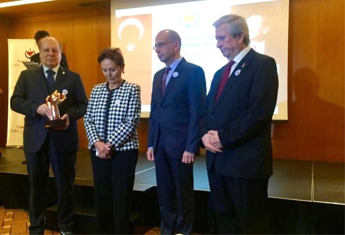Prof. Dr. Bülent Görenek\'e Türk Kalp Vakfı Tıp Ödülü