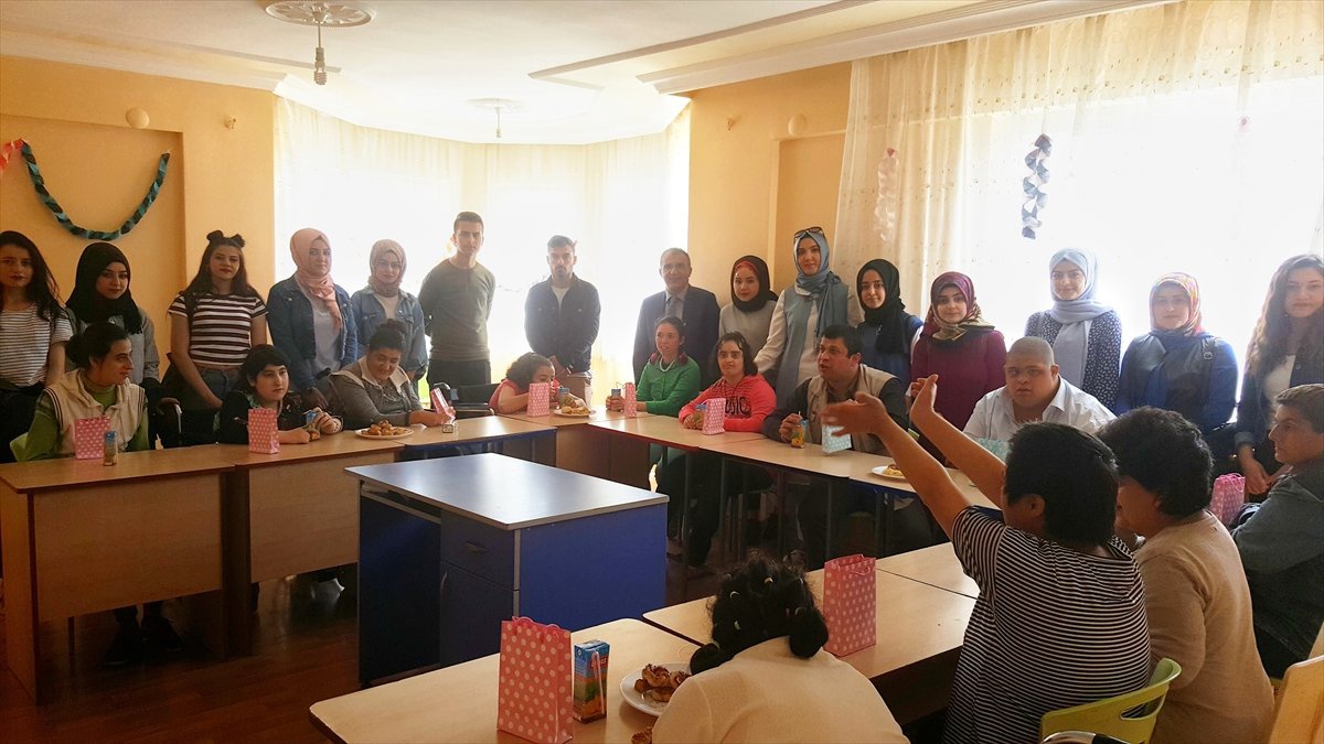 Sağlık Hizmetleri Myo Öğrencilerinden Engelli Çocuklara Ziyaret
