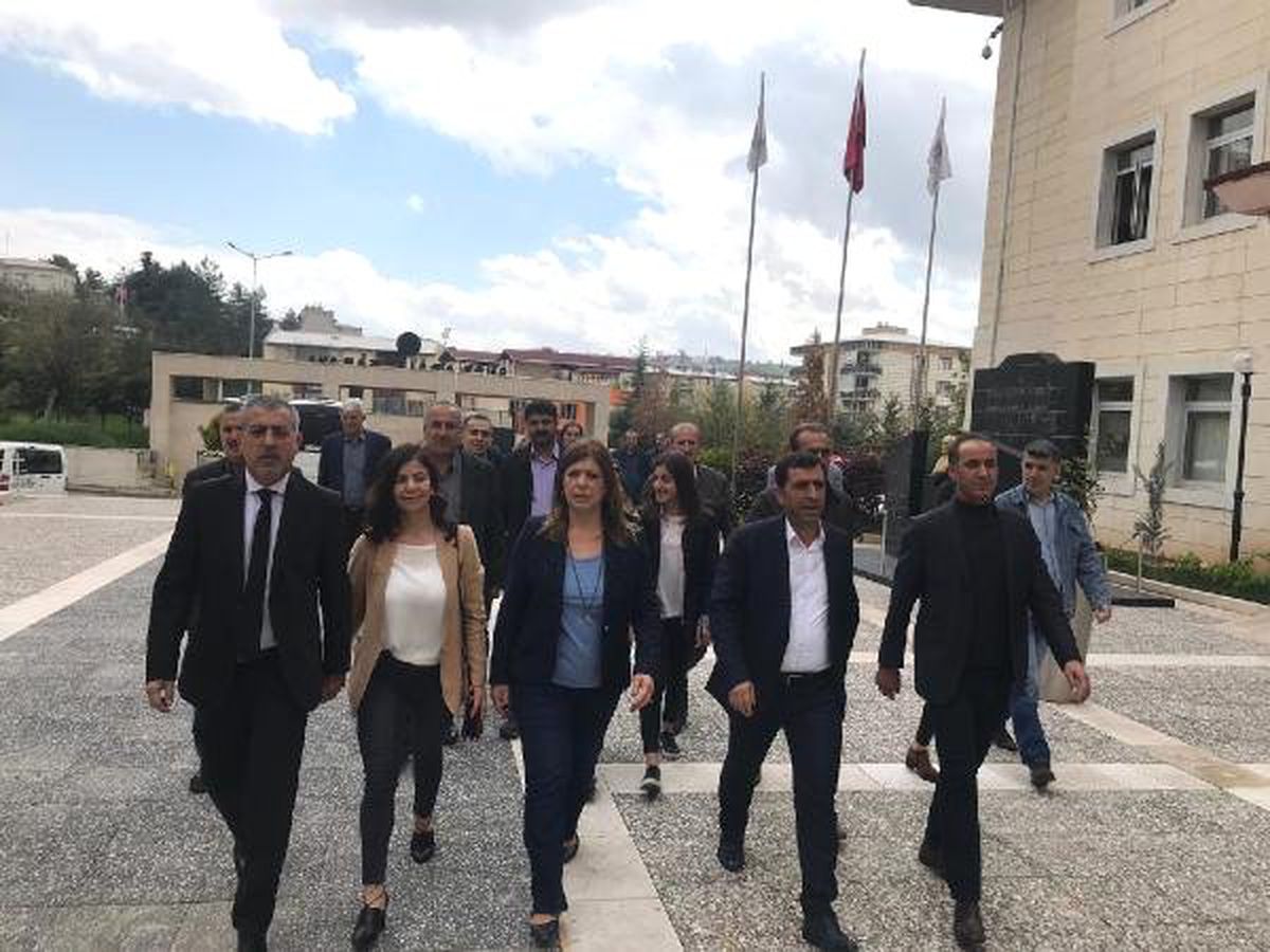 Siirt Belediye Başkanı Seçilen Hdp\'li Işık, Mazbatasını Aldı