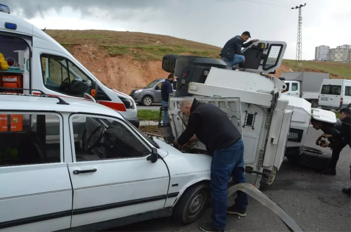 Siirt\'te Kaza Anı Güvenlik Kamerasına Yansıdı