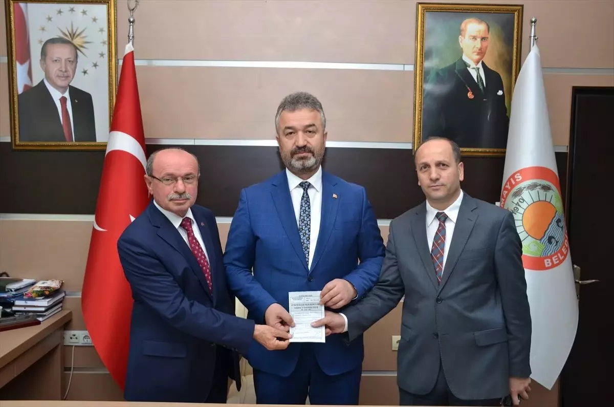 Topaloğlu Çiçeklerden Elde Edilen Geliri Bağışladı