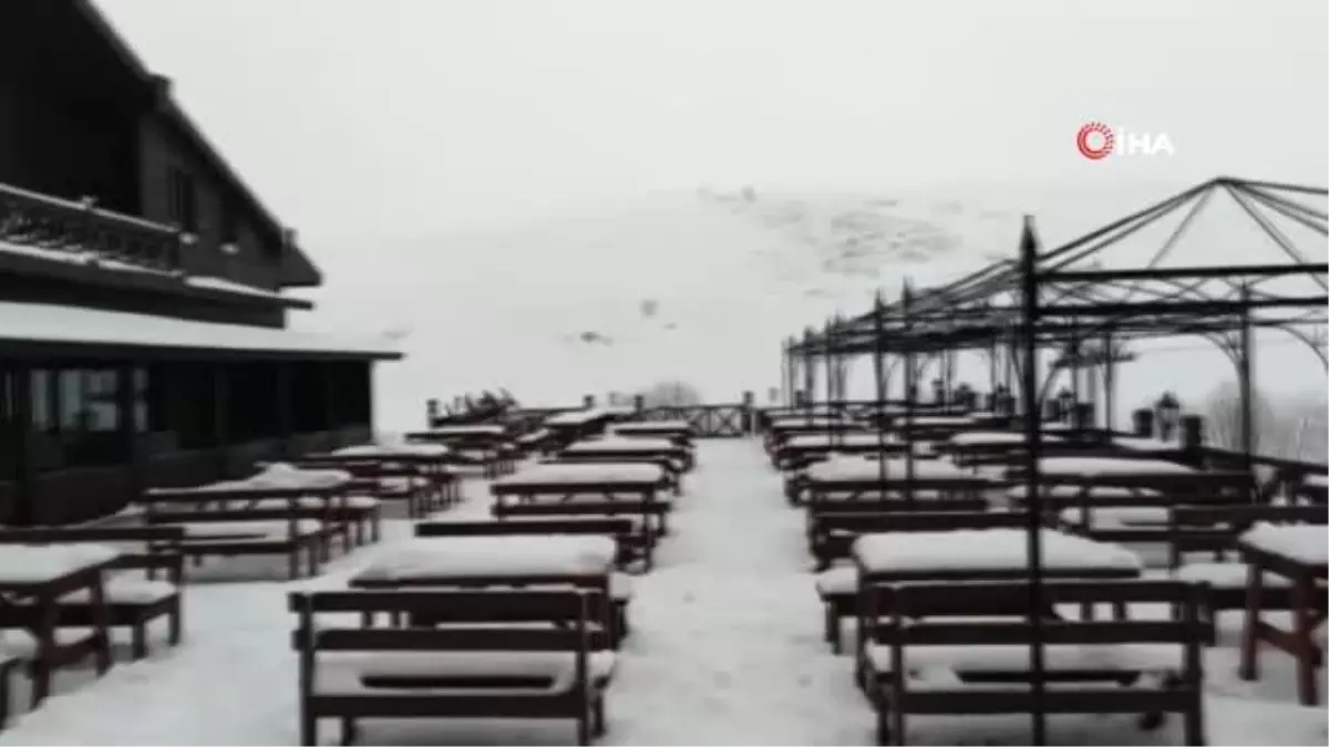 Uludağ\'a Nisan Ayında Kar... Yoğun Sisten Dolayı Görüş Mesafesi 1 Metreye Düştü