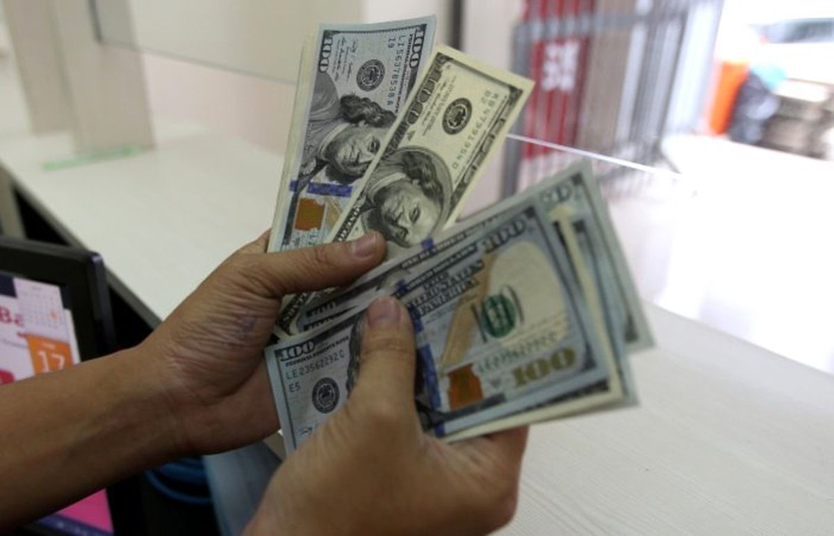 Vatandaş ilk kez dolar sattı