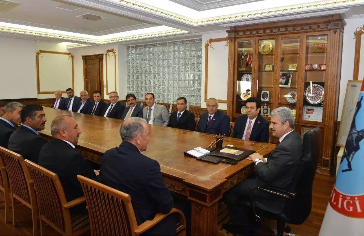 Yeni İl Genel Meclisi Valin Akın\'ı Ziyaret Ederek İstişare Toplantısı Yaptı