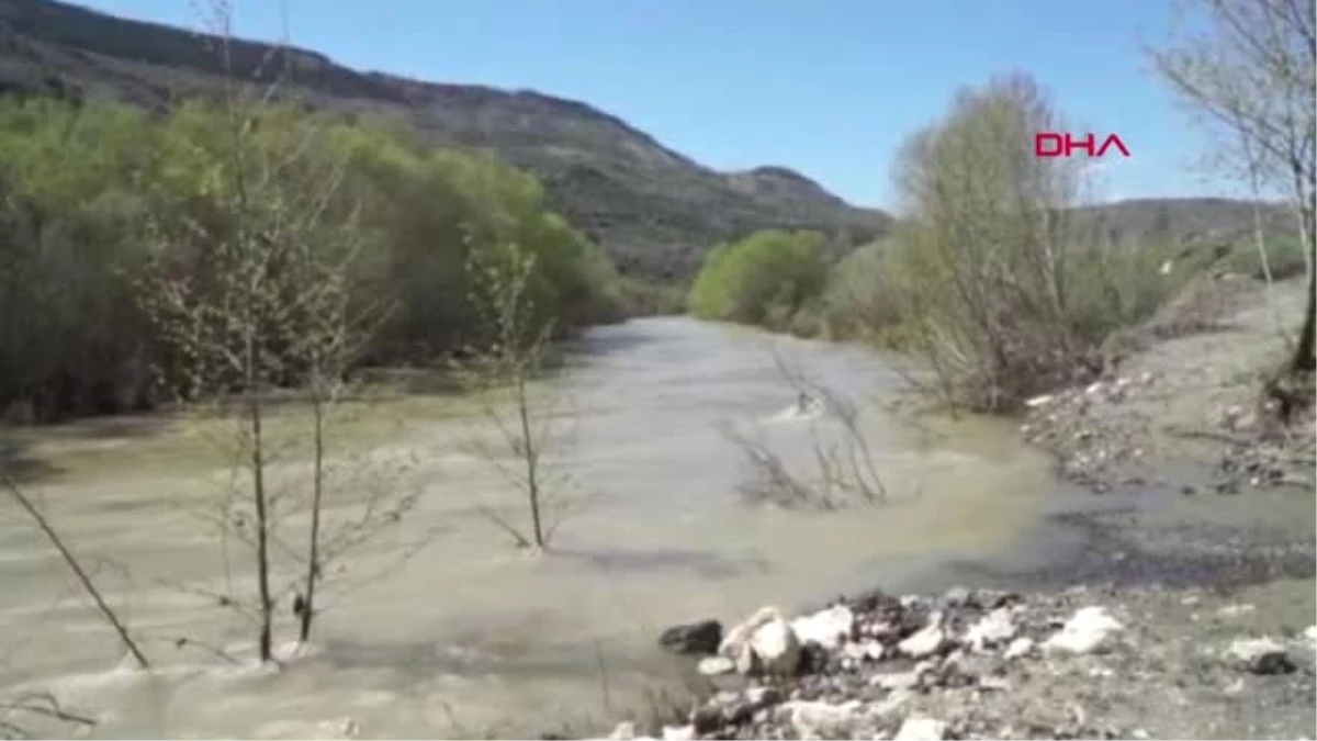 Adıyaman Göksu Irmağı\'na Uçan Kamyonetin Sürücüsünün Cesedi Bulundu